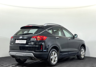 Подержанный автомобиль FAW Besturn X80 2018 года (5 фото)