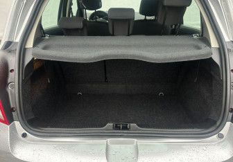 Подержанный автомобиль Renault Clio Hatchback 2009 года (15 фото)