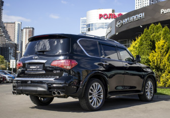 Подержанный автомобиль Infiniti QX80 2015 года (5 фото)