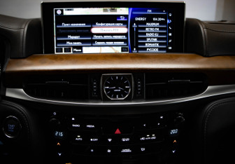 Подержанный автомобиль Lexus LX 2016 года (25 фото)