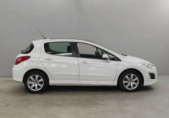 Подержанный автомобиль Peugeot 308 Hatchback 2011 года (4 фото)