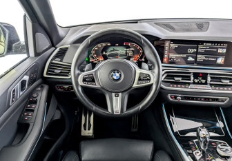 Подержанный автомобиль BMW X5 2018 года (22 фото)
