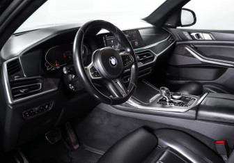 Подержанный автомобиль BMW X7 2020 года (15 фото)