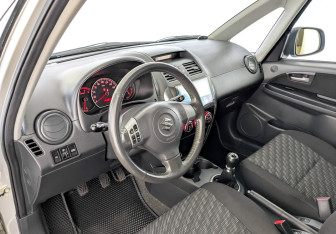Подержанный автомобиль Suzuki SX4 Hatchback 2007 года (16 фото)