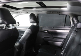 Подержанный автомобиль Toyota Highlander 2021 года (12 фото)