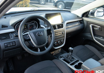 Подержанный автомобиль FAW Besturn X80 2019 года (10 фото)