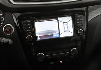 Подержанный автомобиль Nissan X-Trail 2017 года (10 фото)