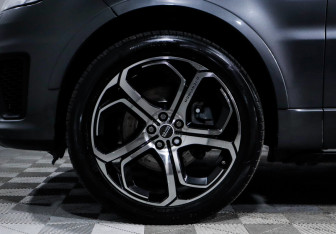 Подержанный автомобиль Land Rover Range Rover Sport 2016 года (15 фото)