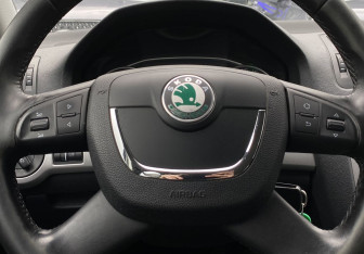Подержанный автомобиль Skoda Octavia Liftback 2013 года (17 фото)