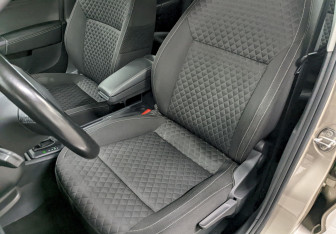 Подержанный автомобиль Skoda Rapid Liftback 2018 года (13 фото)