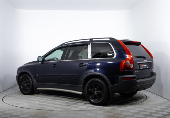 Подержанный автомобиль Volvo XC90 2005 года (7 фото)