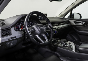 Подержанный автомобиль Audi Q7 2017 года (10 фото)