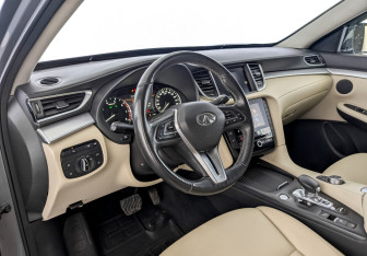 Подержанный автомобиль Infiniti QX50 2021 года (16 фото)