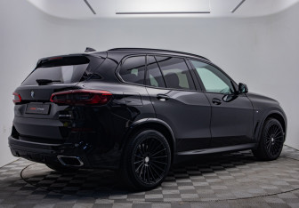 Подержанный автомобиль BMW X5 2020 года (5 фото)