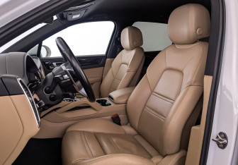 Подержанный автомобиль Porsche Cayenne 2019 года (20 фото)