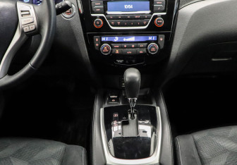 Подержанный автомобиль Nissan X-Trail 2017 года (18 фото)