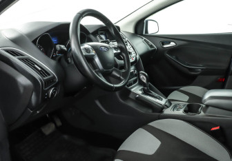 Подержанный автомобиль Ford Focus Hatchback 2013 года (7 фото)