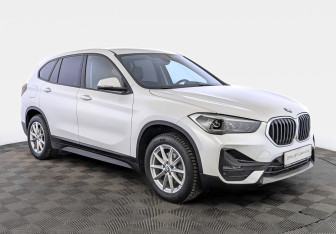Подержанный автомобиль BMW X1 2020 года (3 фото)