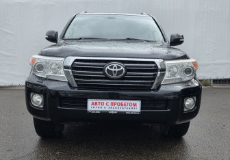 Подержанный автомобиль Toyota Land Cruiser Suv 2012 года (2 фото)