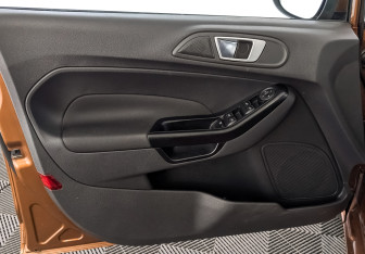 Подержанный автомобиль Ford Fiesta Sedan 2016 года (19 фото)