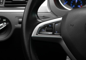 Подержанный автомобиль Skoda Rapid Liftback 2016 года (12 фото)