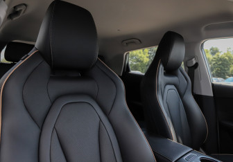 Подержанный автомобиль Omoda C5 2023 года (14 фото)