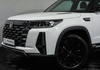 Подержанный автомобиль Changan CS95 2023 года (21 фото)