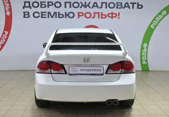 Подержанный автомобиль Honda Civic Sedan 2011 года (5 фото)