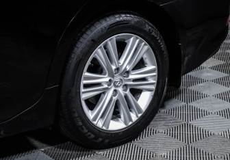 Подержанный автомобиль Lexus ES 2013 года (15 фото)