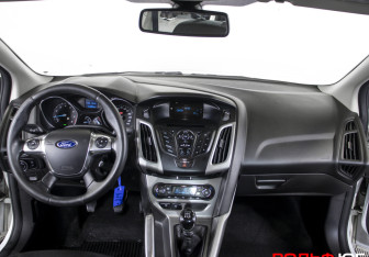 Подержанный автомобиль Ford Focus Sedan 2013 года (10 фото)