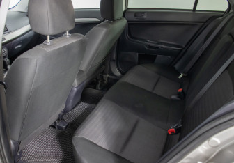 Подержанный автомобиль Mitsubishi Lancer Sedan 2012 года (11 фото)