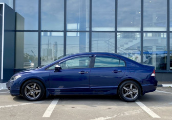 Подержанный автомобиль Honda Civic Sedan 2008 года (8 фото)