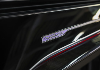 Подержанный автомобиль Audi Q8 2019 года (25 фото)