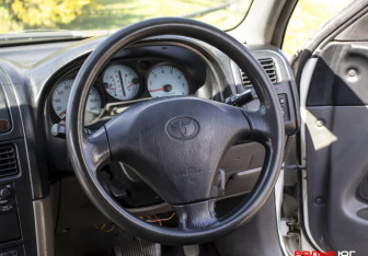 Подержанный автомобиль Toyota Caldina 2002 года (14 фото)