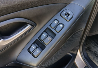 Подержанный автомобиль Hyundai ix35 2013 года (12 фото)