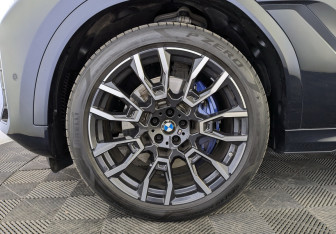 Подержанный автомобиль BMW X6 2025 года (15 фото)