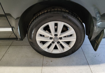 Подержанный автомобиль Volkswagen Multivan 2019 года (12 фото)