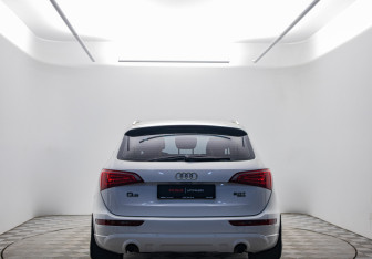 Подержанный автомобиль Audi Q5 2010 года (6 фото)