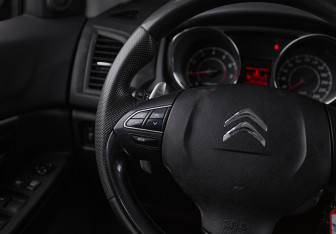 Подержанный автомобиль Citroen C4 Aircross 2012 года (16 фото)