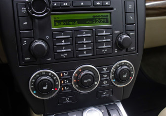 Подержанный автомобиль Land Rover Freelander 2010 года (17 фото)