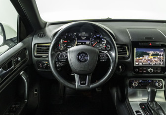 Подержанный автомобиль Volkswagen Touareg 2011 года (12 фото)