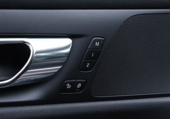 Подержанный автомобиль Volvo S60 2020 года (17 фото)