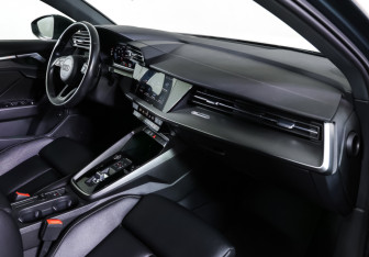 Подержанный автомобиль Audi A3 Hatchback 2021 года (11 фото)