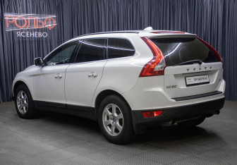 Подержанный автомобиль Volvo XC60 2010 года (7 фото)