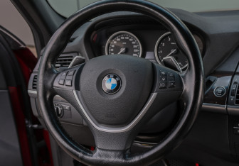 Подержанный автомобиль BMW X6 2012 года (16 фото)