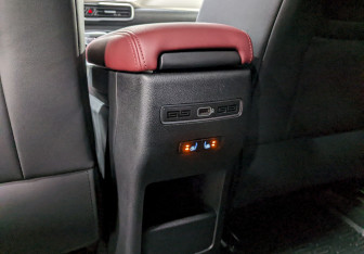 Подержанный автомобиль Geely Coolray 2023 года (16 фото)