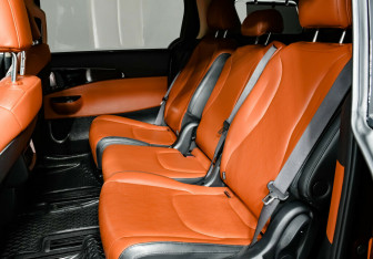 Подержанный автомобиль Kia Carnival 2021 года (15 фото)