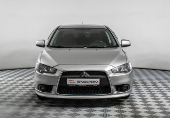 Подержанный автомобиль Mitsubishi Lancer Sedan 2012 года (2 фото)