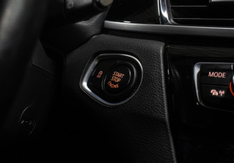 Подержанный автомобиль BMW X1 2018 года (20 фото)