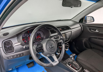 Подержанный автомобиль Kia Rio Sedan 2018 года (16 фото)